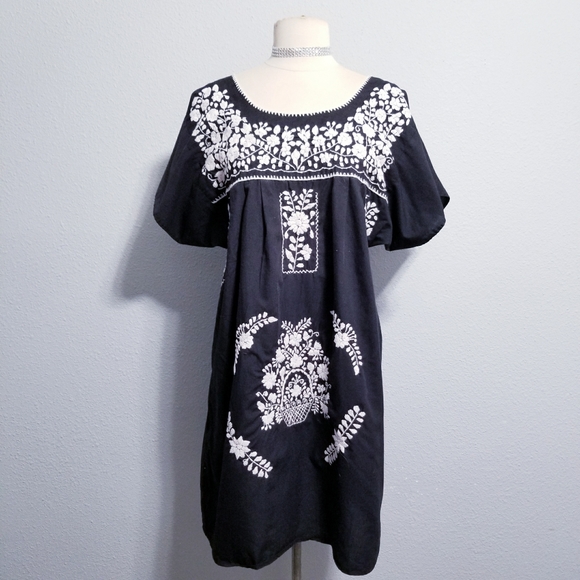 Vintage Dresses & Skirts - Vintage 80's retro Mexican ethnic hippie boho embroidered dress